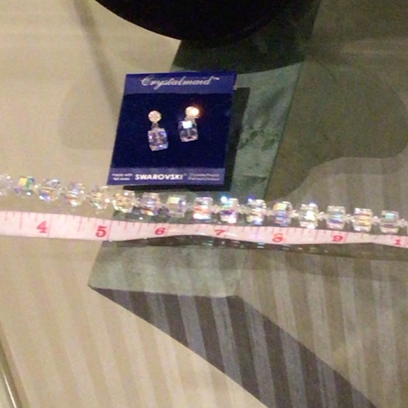 🎁💝NWT Swarovski Crystalmaid clear coloured square dangling earrings - Picture 2 of 3